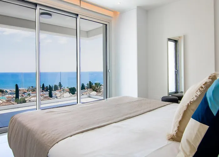 Phaedrus Living Luxury Seaview Coral Bay *