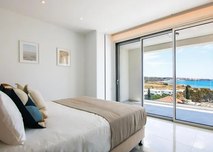 Phaedrus Living Luxury Seaview Coral Bay Vila *